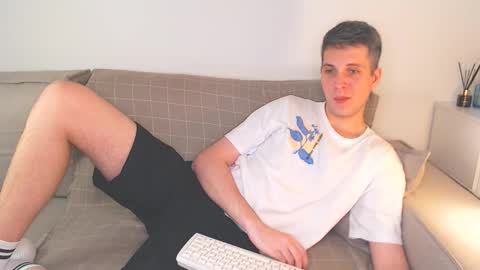 Snapshot of oliver_hort chatting on 12-16-24, 07:00 Oliver online show from 12-16-24, 07:00