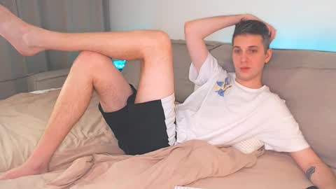 Snapshot of oliver_hort chatting on 12-21-24, 02:47 Oliver online show from 12-21-24, 02:47