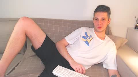 Snapshot of oliver_hort chatting on 12-22-24, 07:31 Oliver online show from 12-22-24, 07:31