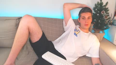 Snapshot of oliver_hort chatting on 01-08-25, 03:50 Oliver online show from 01-08-25, 03:50