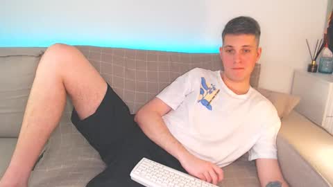 Snapshot of oliver_hort chatting on 01-15-25, 04:00 Oliver online show from 01-15-25, 04:00