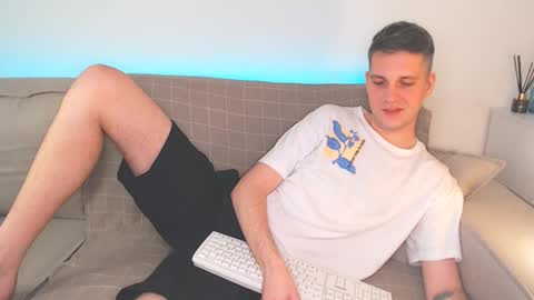 Snapshot of oliver_hort chatting on 01-16-25, 06:16 Oliver online show from 01-16-25, 06:16