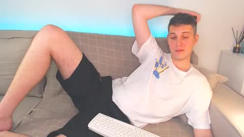 Snapshot of oliver_hort chatting on 01-21-25, 06:12 Oliver online show from 01-21-25, 06:12