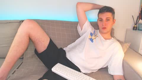 Snapshot of oliver_hort chatting on 01-28-25, 07:00 Oliver online show from 01-28-25, 07:00