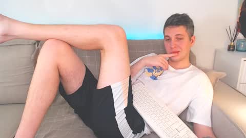 Snapshot of oliver_hort chatting on 02-07-25, 03:30 Oliver online show from 02-07-25, 03:30