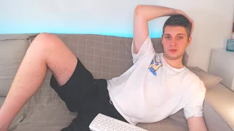 Snapshot of oliver_hort chatting on 02-10-25, 11:36 Oliver online show from 02-10-25, 11:36