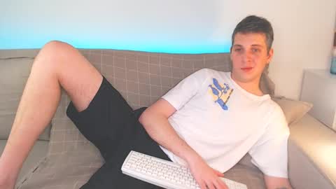 Snapshot of oliver_hort chatting on 02-10-25, 06:13 Oliver online show from 02-10-25, 06:13