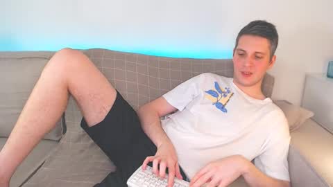 Snapshot of oliver_hort chatting on 02-12-25, 05:16 Oliver online show from 02-12-25, 05:16