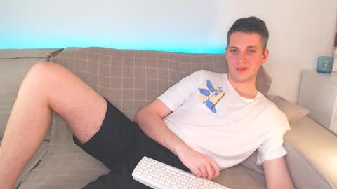 Snapshot of oliver_hort chatting on 03-08-25, 11:37 Oliver online show from 03-08-25, 11:37