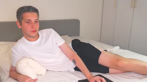 Snapshot of oliver_hort chatting on 09-15-25, 05:57 Oliver online show from 09-15-25, 05:57