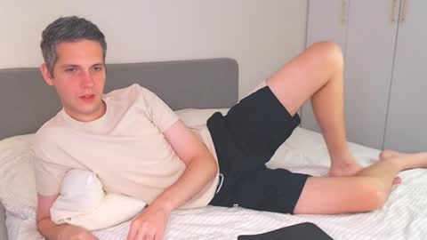 Snapshot of oliver_hort chatting on 09-17-25, 11:12 Oliver online show from 09-17-25, 11:12