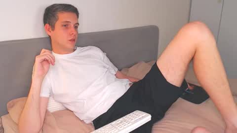 Snapshot of oliver_hort chatting on 09-20-25, 02:51 Oliver online show from 09-20-25, 02:51