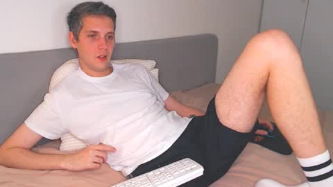 Snapshot of oliver_hort chatting on 09-21-25, 05:58 Oliver online show from 09-21-25, 05:58