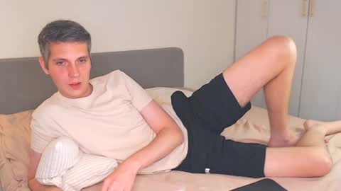 Snapshot of oliver_hort chatting on 09-25-25, 04:00 Oliver online show from 09-25-25, 04:00