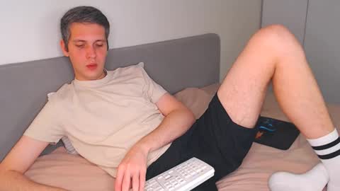 Snapshot of oliver_hort chatting on 10-05-25, 06:06 Oliver online show from 10-05-25, 06:06