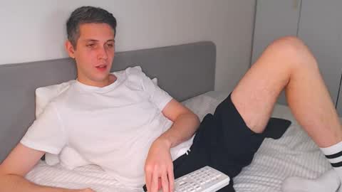 Snapshot of oliver_hort chatting on 11-04-25, 05:23 Oliver online show from 11-04-25, 05:23