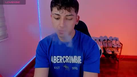 Snapshot of oliver_kyy chatting on 09-23-25, 07:17 oliveeer online show from 09-23-25, 07:17