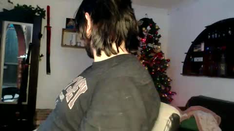 oliver_laid_2023 online show from 12-15-25, 02:05