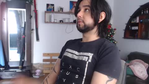 oliver_laid_2023 online show from 12-16-25, 06:13