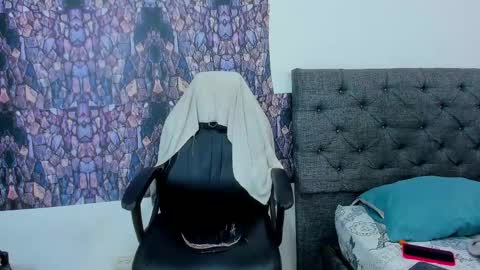 oliver_smith_2 online show from 02-23-25, 04:24