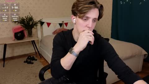 Snapshot of oliver_travis chatting on 01-02-25, 10:55 Oliver Evans online show from 01-02-25, 10:55