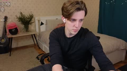 Snapshot of oliver_travis chatting on 01-11-25, 12:12 Oliver Evans online show from 01-11-25, 12:12