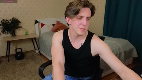 Snapshot of oliver_travis chatting on 10-11-25, 12:21 Oliver Evans online show from 10-11-25, 12:21