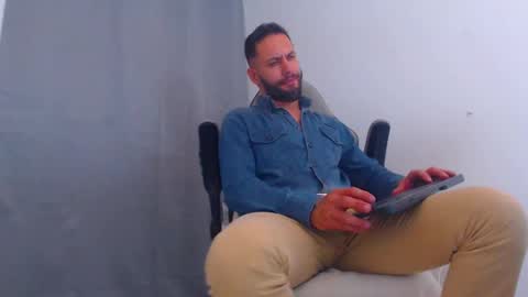 oliver online show from 01-17-25, 01:36