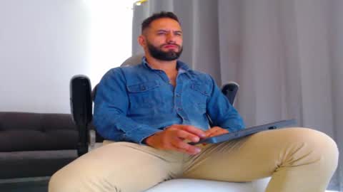 oliver online show from 12-04-25, 04:48