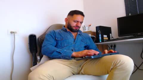 oliver online show from 12-20-25, 06:15