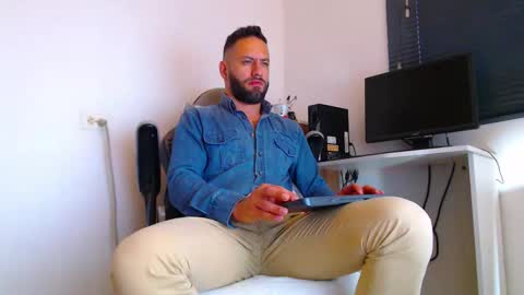 oliver online show from 02-11-26, 04:45