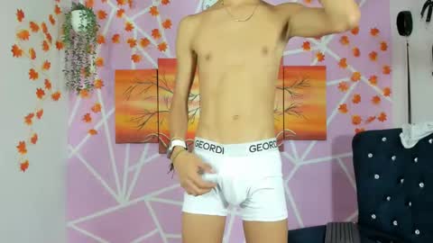 oliverhot_2005 online show from 02-21-25, 06:26