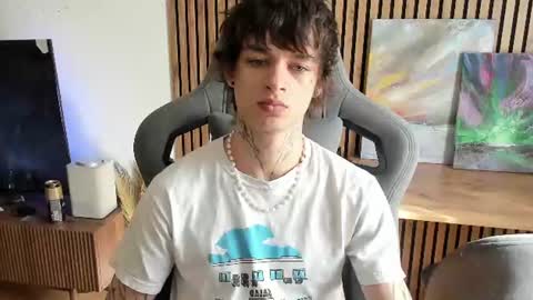 Snapshot of oliverrgroove chatting on 07-01-26, 06:26 oliverrgroove online show from 07-01-26, 06:26