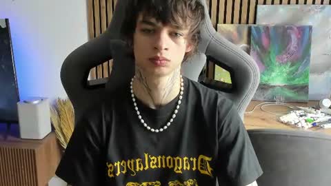 Snapshot of oliverrgroove chatting on 07-06-26, 06:43 oliverrgroove online show from 07-06-26, 06:43