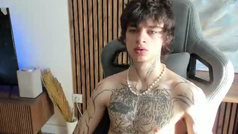 Snapshot of oliverrgroove chatting on 07-16-26, 07:14 oliverrgroove online show from 07-16-26, 07:14