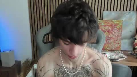 Snapshot of oliverrgroove chatting on 07-26-26, 06:43 oliverrgroove online show from 07-26-26, 06:43