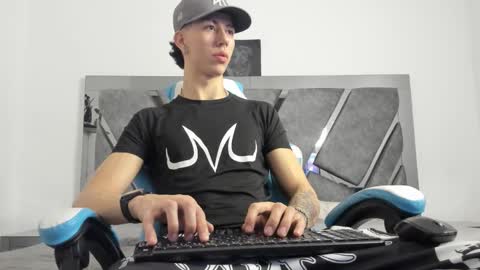 Snapshot of oliverthompson_01 chatting on 12-17-24, 06:02 oliverthompson_01 online show from 12-17-24, 06:02