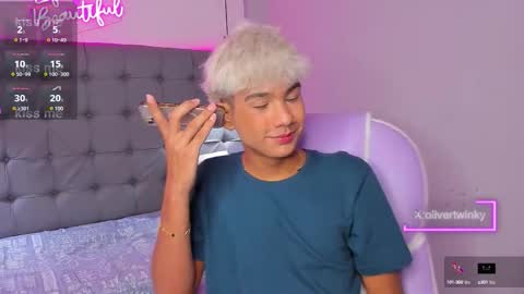 Snapshot of olivertwinky_ chatting on 09-09-25, 05:40 Oliver online show from 09-09-25, 05:40