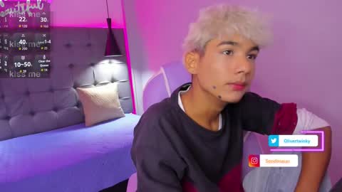 Snapshot of olivertwinky_ chatting on 09-13-25, 04:34 Oliver online show from 09-13-25, 04:34