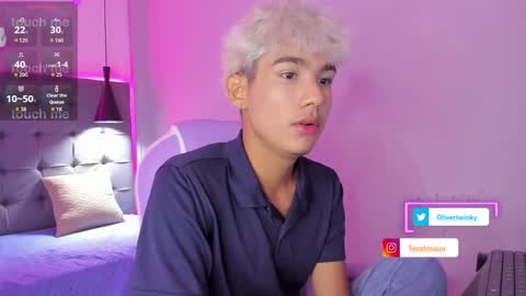 Snapshot of olivertwinky_ chatting on 09-14-25, 05:06 Oliver online show from 09-14-25, 05:06