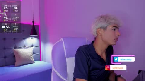 Snapshot of olivertwinky_ chatting on 09-15-25, 02:11 Oliver online show from 09-15-25, 02:11