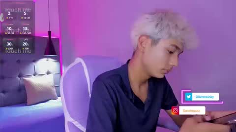 Snapshot of olivertwinky_ chatting on 09-15-25, 03:01 Oliver online show from 09-15-25, 03:01