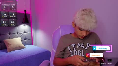 Snapshot of olivertwinky_ chatting on 09-18-25, 04:03 Oliver online show from 09-18-25, 04:03