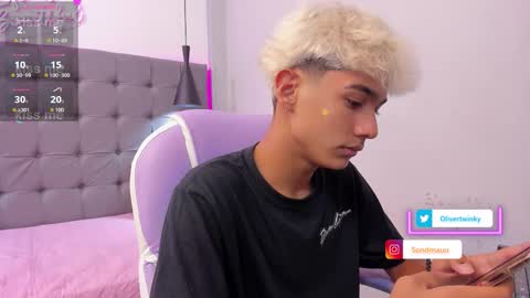 Snapshot of olivertwinky_ chatting on 09-23-25, 05:43 Oliver online show from 09-23-25, 05:43