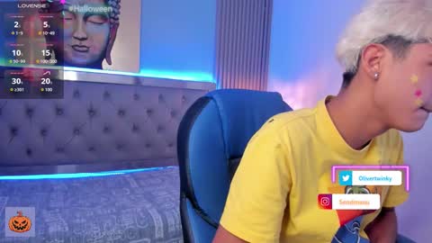 Snapshot of olivertwinky_ chatting on 10-05-25, 02:37 Oliver online show from 10-05-25, 02:37