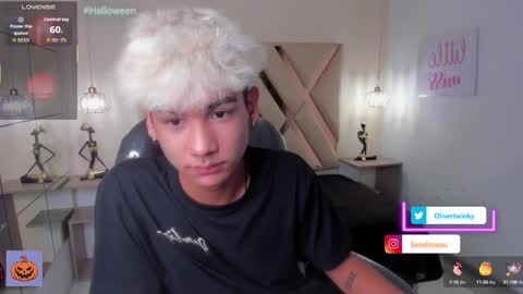 Snapshot of olivertwinky_ chatting on 10-14-25, 04:08 Oliver online show from 10-14-25, 04:08