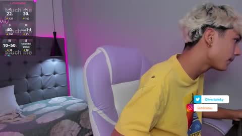 Snapshot of olivertwinky_ chatting on 11-05-25, 02:44 Oliver online show from 11-05-25, 02:44