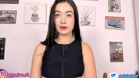 Snapshot of olivia22love chatting on 10-31-25, 11:55 ..................................... 500 am- 1200 pm GMT-5 online show from 10-31-25, 11:55