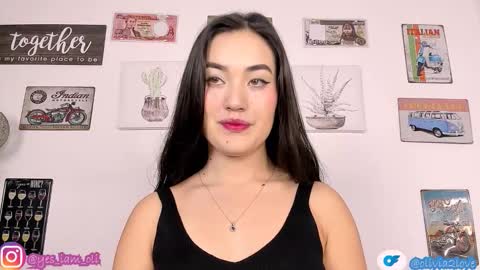 Snapshot of olivia22love chatting on 11-01-25, 11:18 ..................................... 500 am- 1200 pm GMT-5 online show from 11-01-25, 11:18