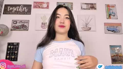 Snapshot of olivia22love chatting on 11-05-25, 12:05 ..................................... 500 am- 1200 pm GMT-5 online show from 11-05-25, 12:05